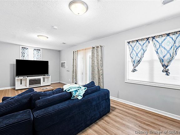 4th image of 2103 Fairway Court