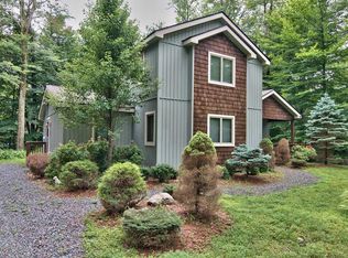 323 Appleseed Rd, Pocono Pines, PA 18350