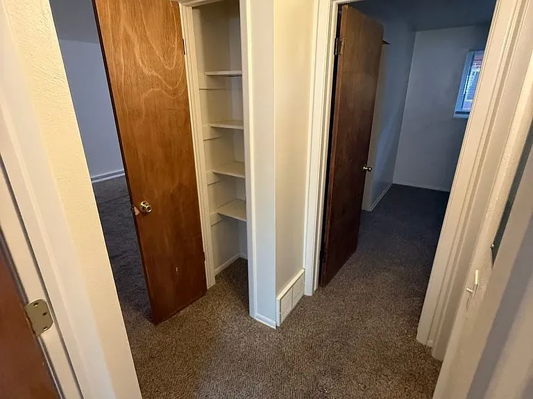 225 Terry St — Photo 10