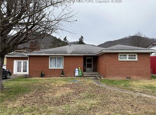 130 3rd Ave, Glasgow, WV 25086
