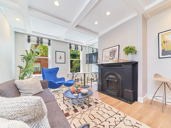 111 N 9th St APT 2L, Brooklyn, NY 11249