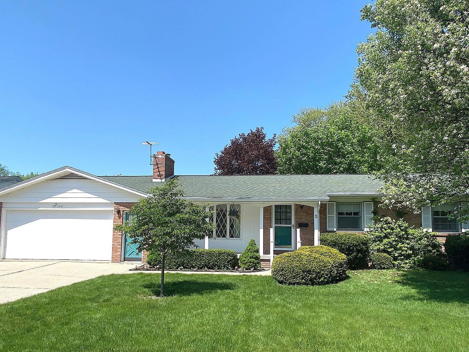 5 Edgewood Dr, Essexville, MI 48732 Zillow