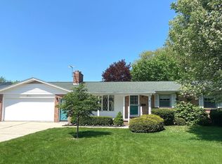 5 Edgewood Dr, Essexville, MI