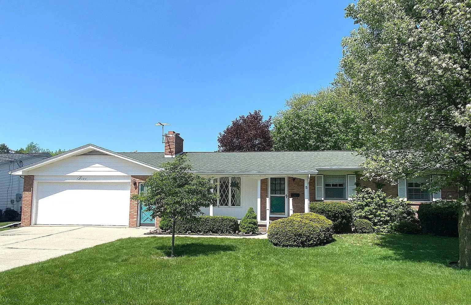5 Edgewood Dr photo 1