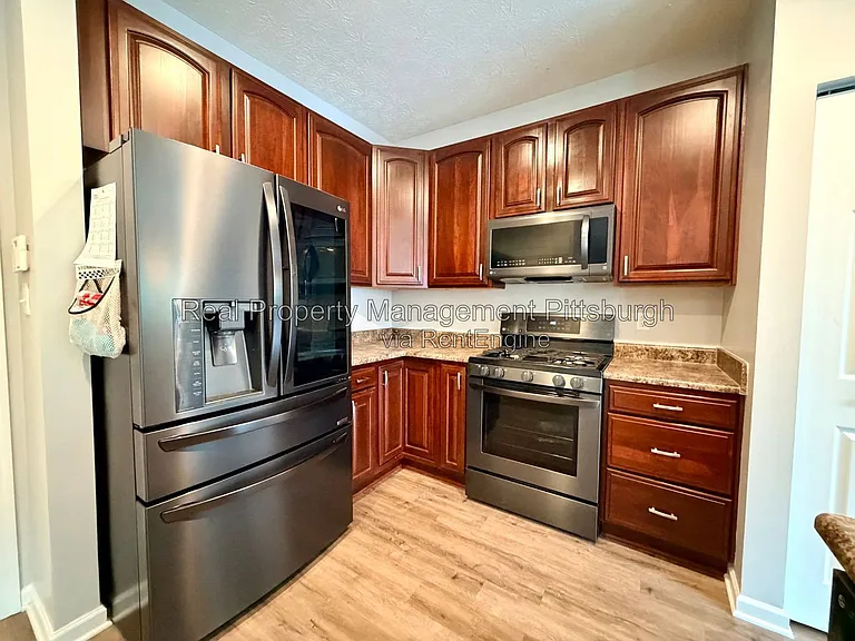 242 Corey Dr — Photo 8