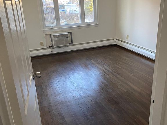 5th image of 1519 Pelham Pkwy N Floor 2