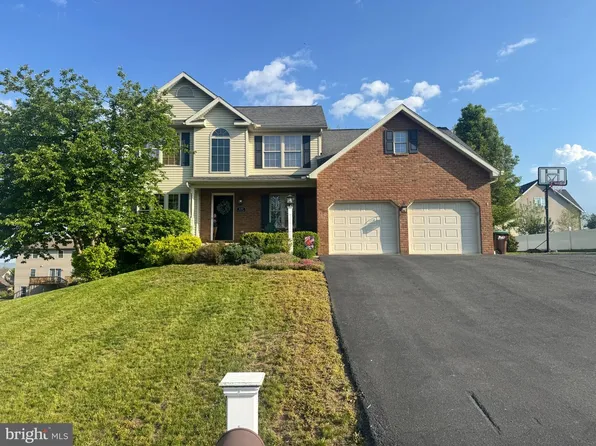 233 Cresthaven Dr, Fayetteville, PA 17222
