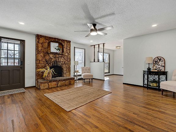 4th image of 2546 S Fort Avenue