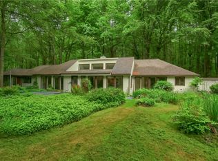 39 Ravenwood Ln, Grove City, PA 16127