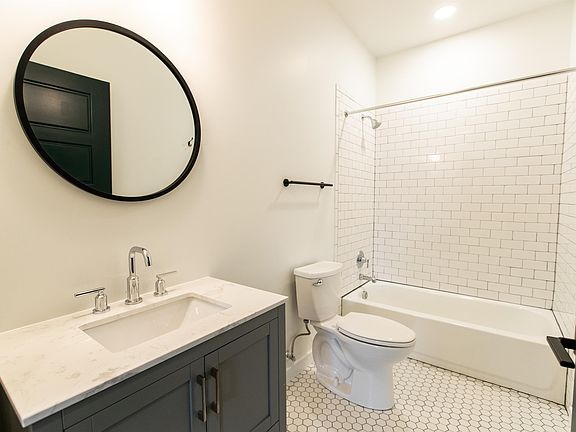 5th image of 4406 Butler St #11236002