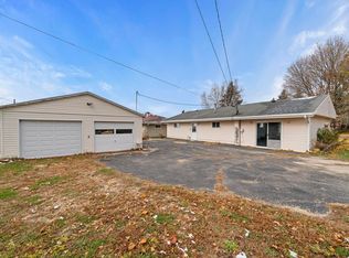 601 W 1st St, Mount Morris, IL 61054