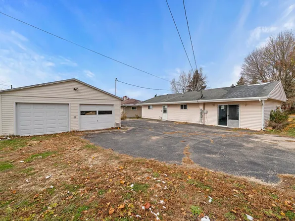 601 W 1st St, Mount Morris, IL 61054