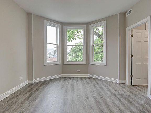 4th image of 2815 N Hamlin Ave #2F