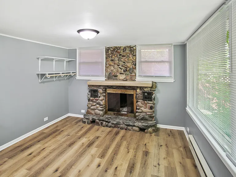 17561 Hillside Ave — Photo 5