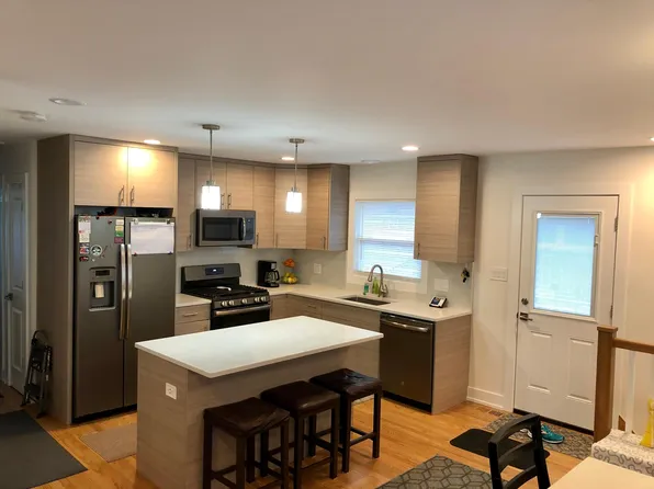 9020 Austin Ave, Morton Grove, IL 60053