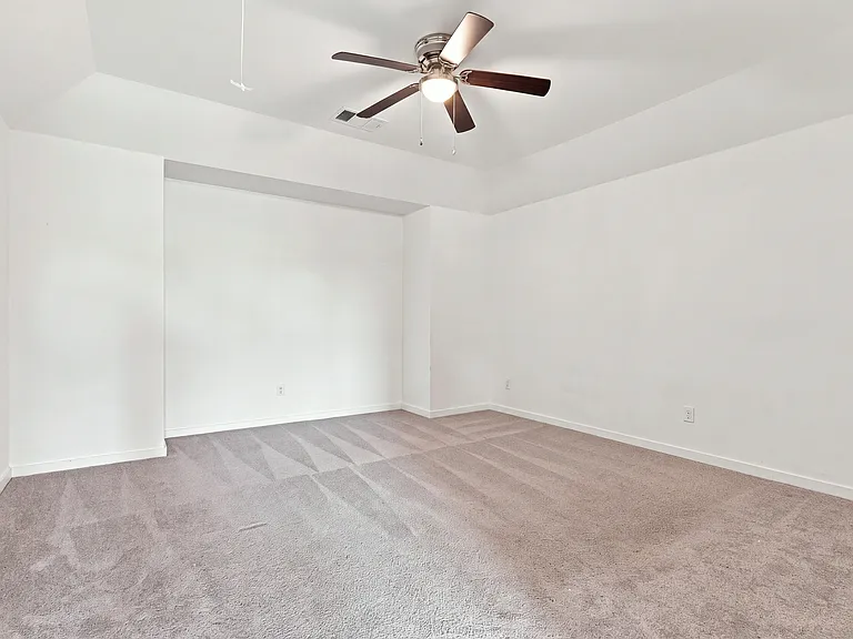 2408 Doncaster Dr — Photo 25