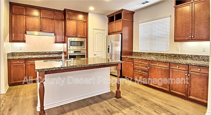 3 bed, 2.5 bath, 2048 sqft, $2,850 — Photo 4