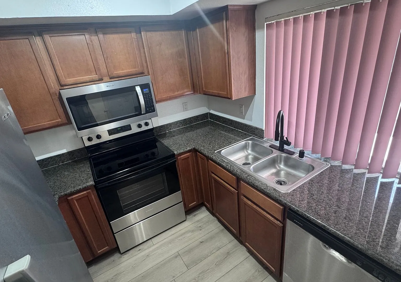 Valencia Apartments — Photo 1