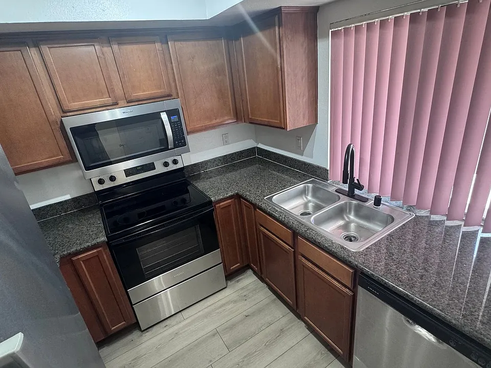 Valencia Apartments