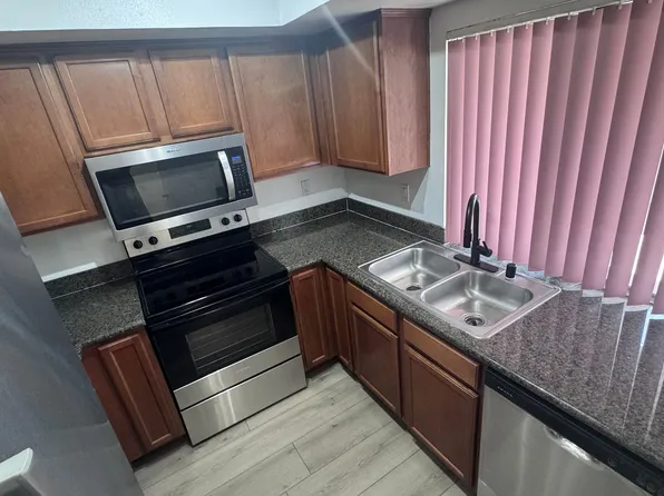 Valencia Apartments