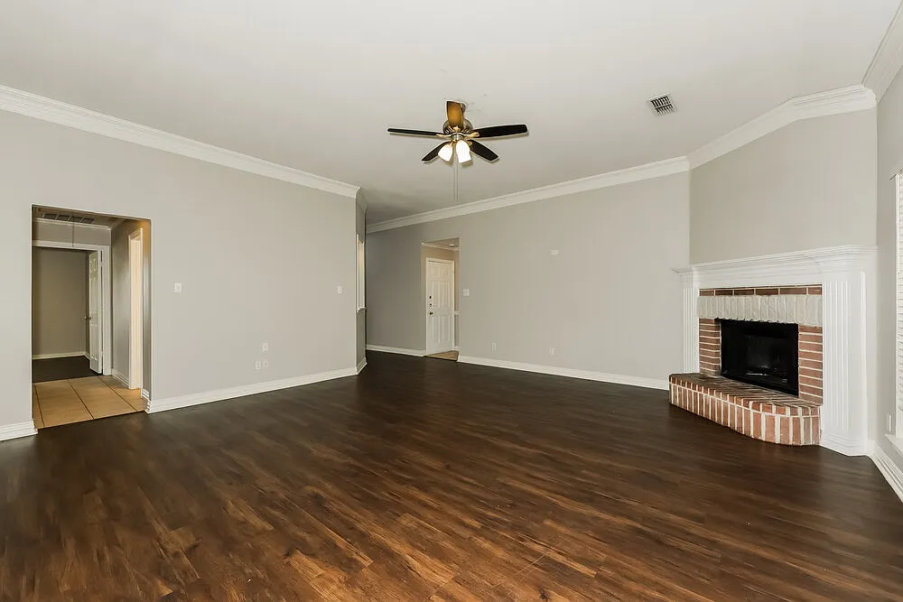 3 bed, 2.0 bath, 1815 sqft, $2,565 — Photo 3