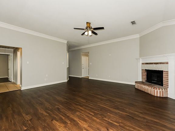 3rd image of 1 Charleston Ct