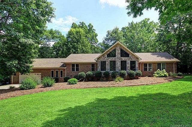 1st image of 104 Grayrock Dr #1