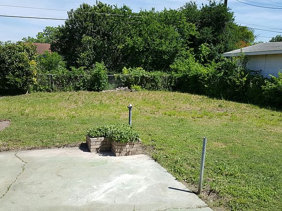 5th image of 323 Edna Ave