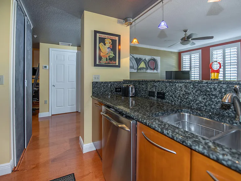 511 Lucerne Ave #401 — Photo 35