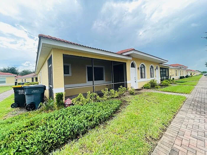 2 bed, 2.0 bath, 923 sqft, $1,395 — Photo 3
