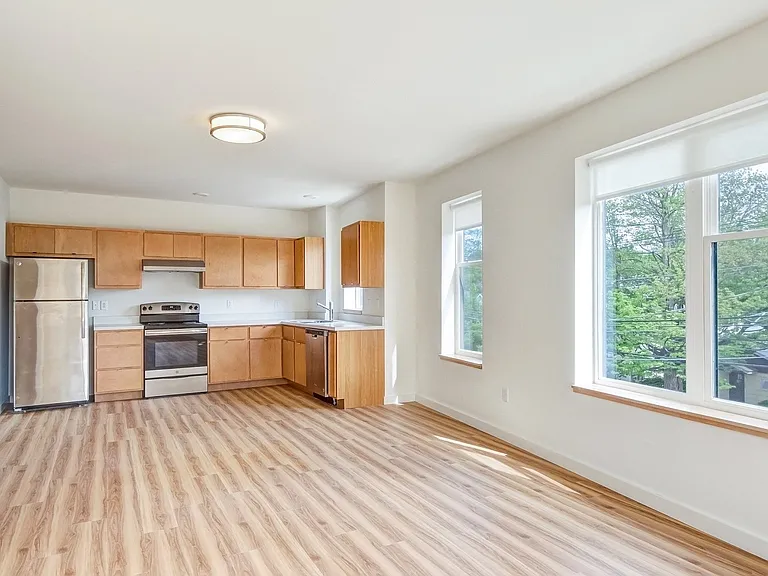 South End Apartments — Photo 9