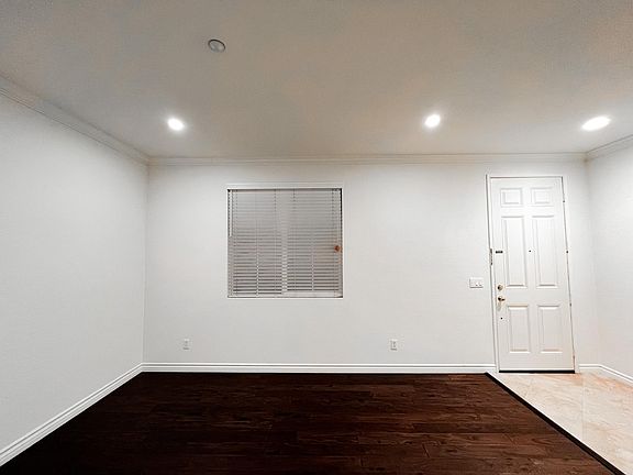 4th image of 15148 Cerritos St