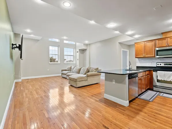 20-30 Daniels St #418, Malden, MA 02148