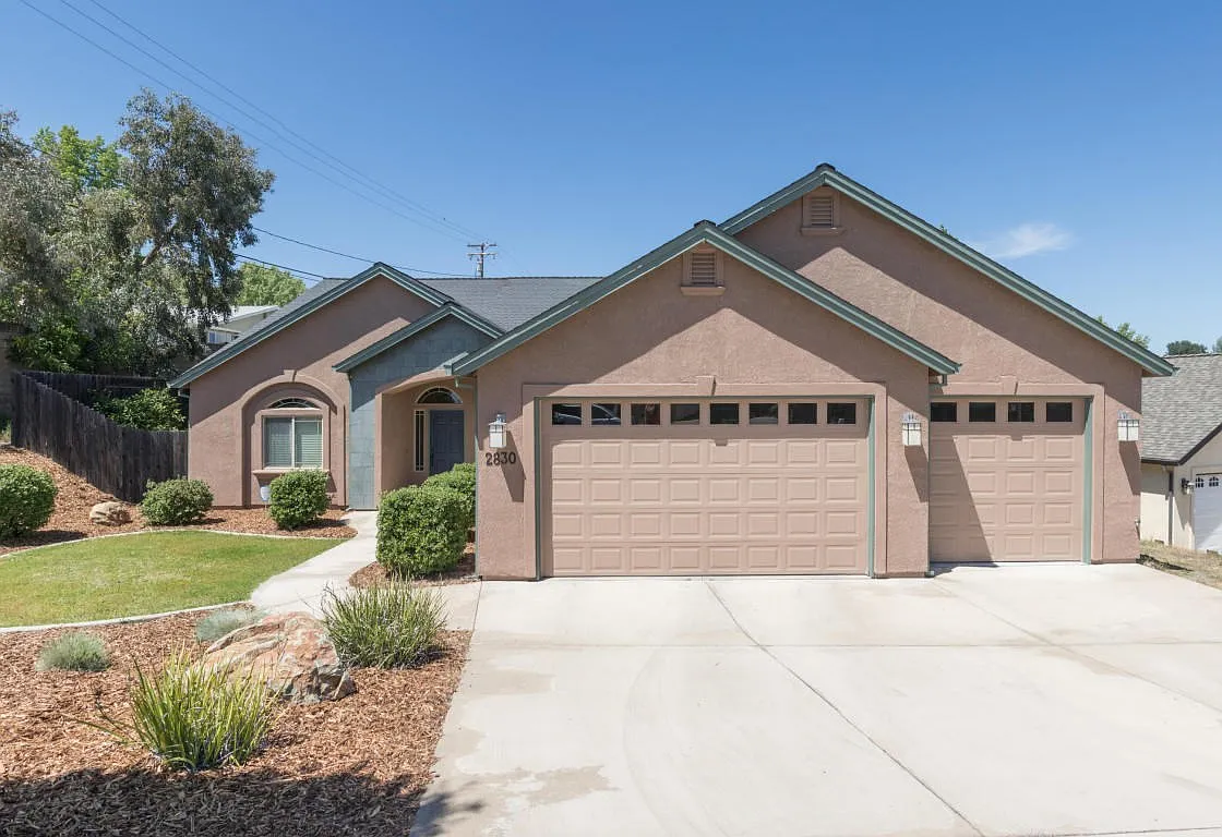 2830 Shasta St photo 1