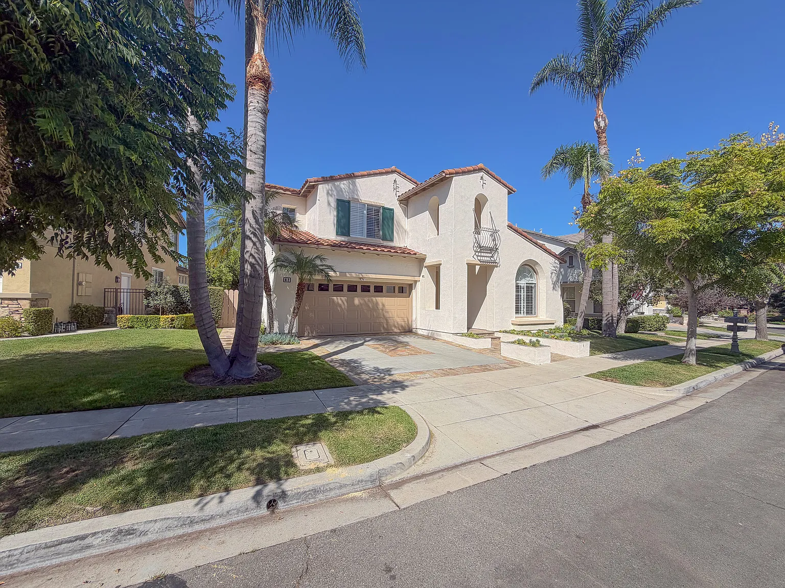 5 bed, 2850 sqft, $6,500 — Photo 2