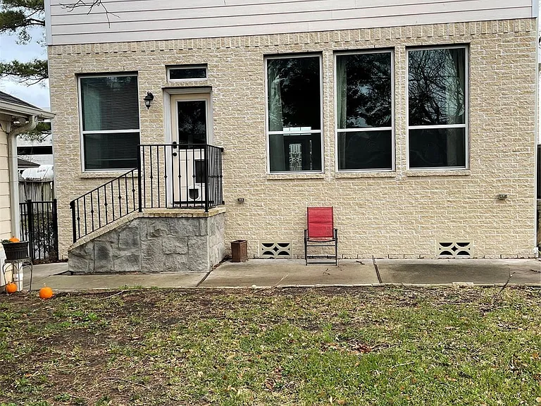 5105 Maple St — Photo 37