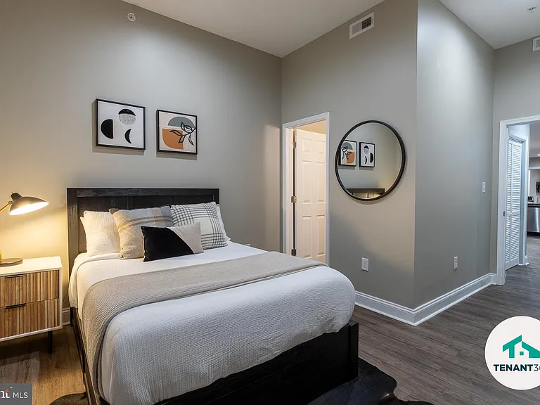 3221 Noble St #4 — Photo 14