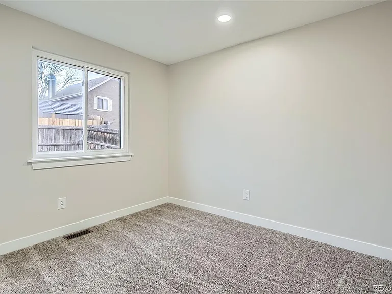 Larger of 2 bedrooms