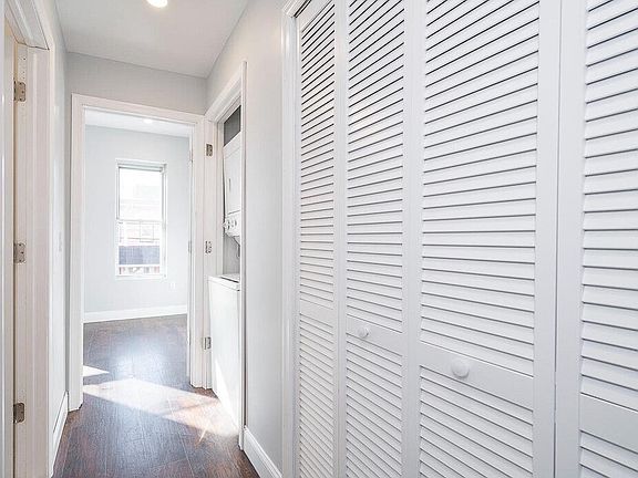 5th image of 1135 W Somerset St #1