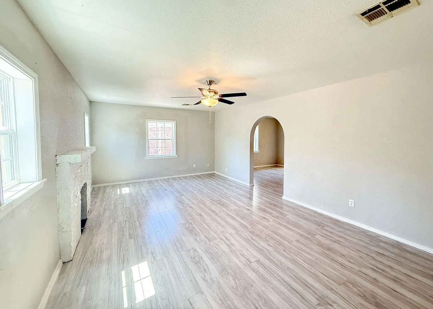 2-bedroom, 1-bathroom home in SW OKC! — Photo 2