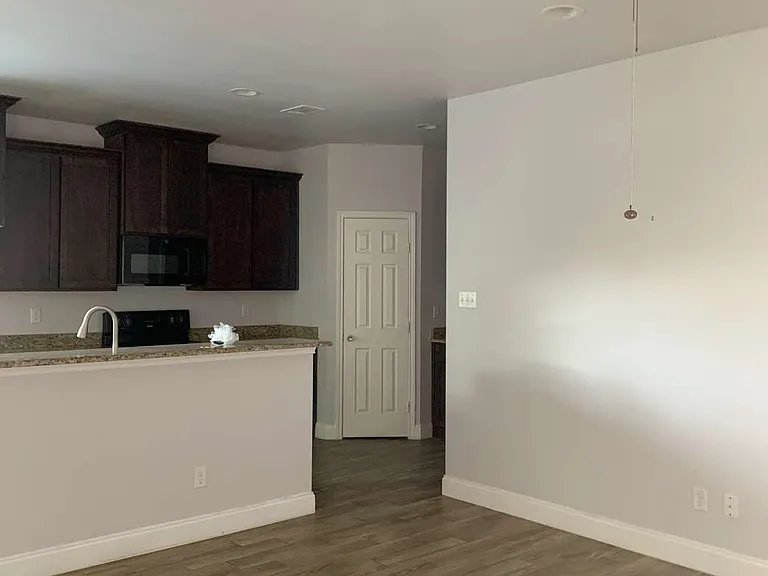 2417 Norway Dr — Photo 3