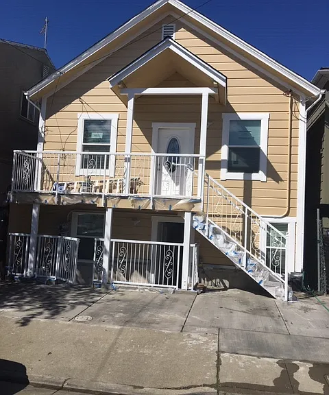 513 Henry St — Photo 8