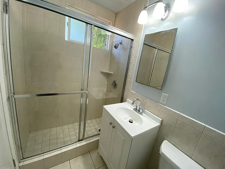 Eleanor Dr — Photo 18