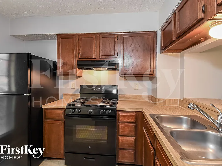 6582 Wellington Sq — Photo 6