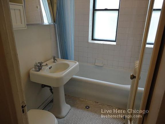 5th image of 621 W Melrose St APT J3