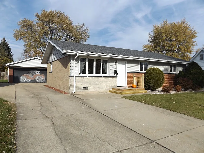 7118 Cambridge St photo 1