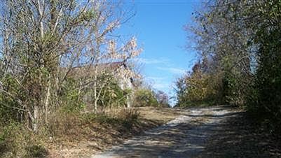 2nd image of 2889 Sugar Creek Pike