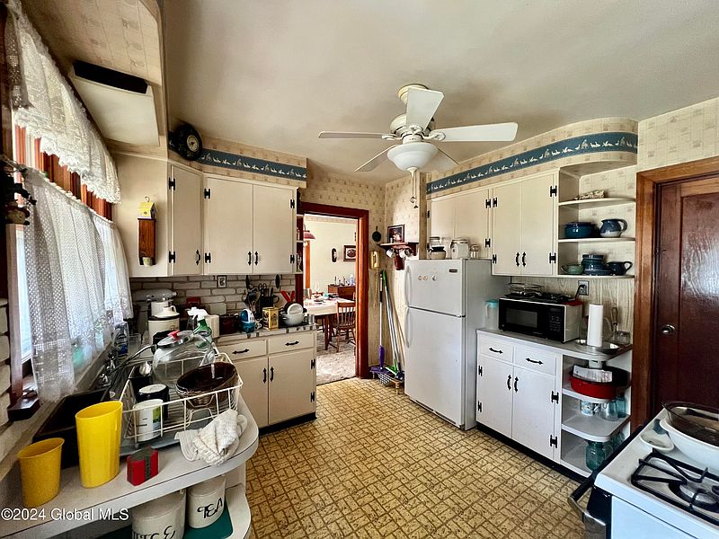 3rd image of 59 Hagaman Ave
