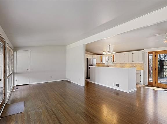 3rd image of 7901 Canterbury St