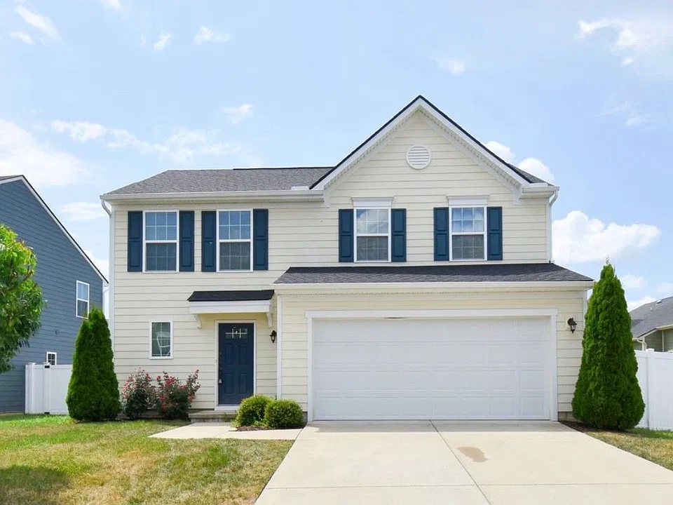 2912 Bluestem Ln